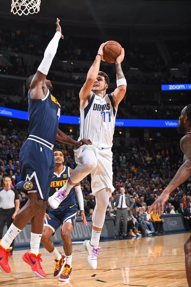 关于勇士完胜,丹佛小牛惨败逆转无望的信息