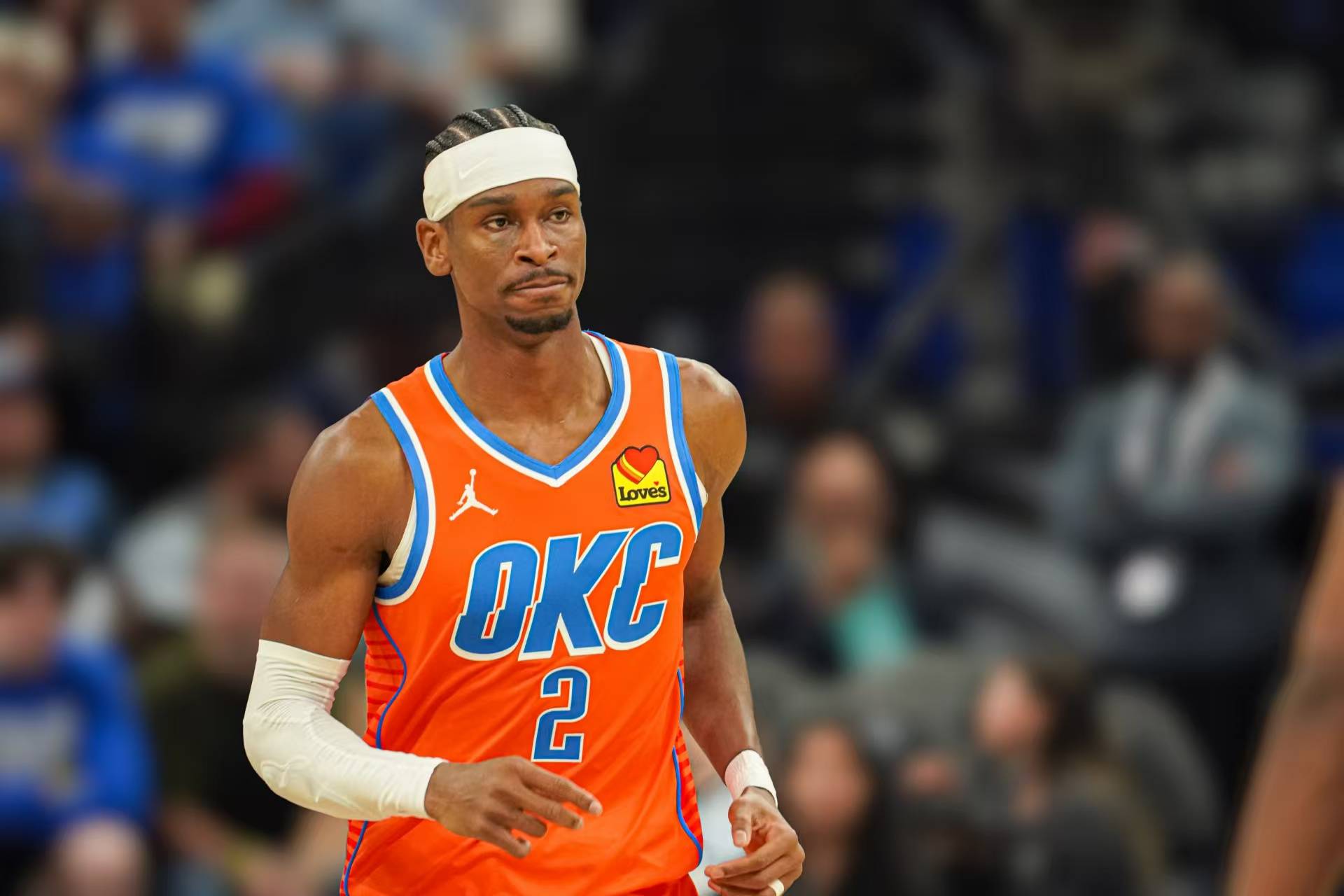 包含大连海盗横扫沈阳雷霆，积分榜上升至前四的词条